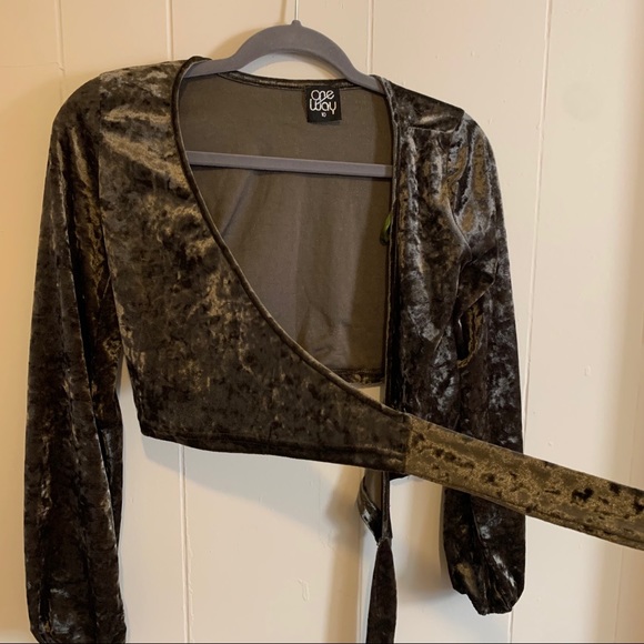 LF front tie velvet crop! - Picture 7 of 8